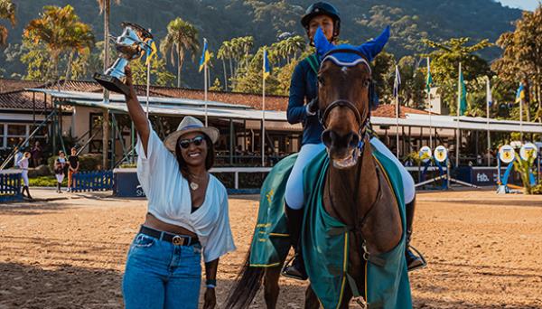 Helena Schmidt é campeã brasileira Jovem Cavaleir
